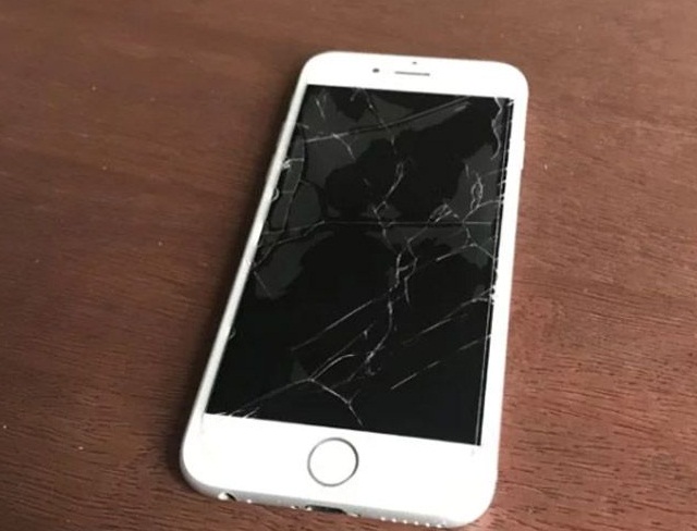 Sửa lỗi vỡ màn hình iPhone