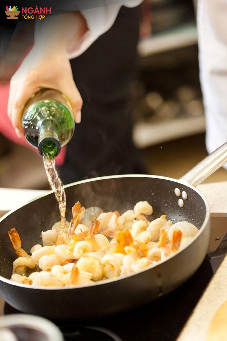Rượu Vang – Bí Quyết Vàng Nâng Tầm Món Ăn Việt, Tạo Nên Trải Nghiệm Ẩm Thực Độc Đáo